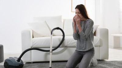 8 Cara Mengatasi Alergi Debu di Lingkungan Rumah dan Kantor