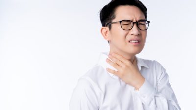 8 Cara Mengatasi Sakit Tenggorokan, Ampuh dan Mudah Dicoba